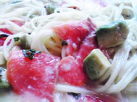 冷製パスタ　アボカドとサーモンの塩味　980円