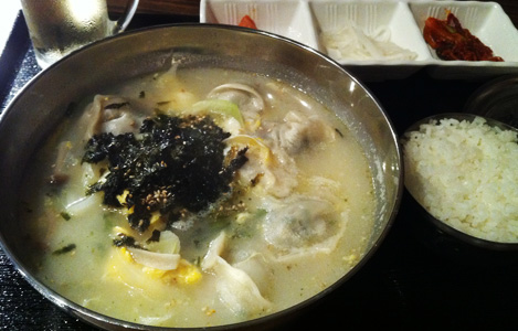 あつあつ餃子スープ　880円