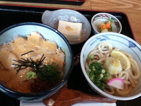真鯛胡麻だれ丼とぶっかけうどん（冷）のセット／950円
