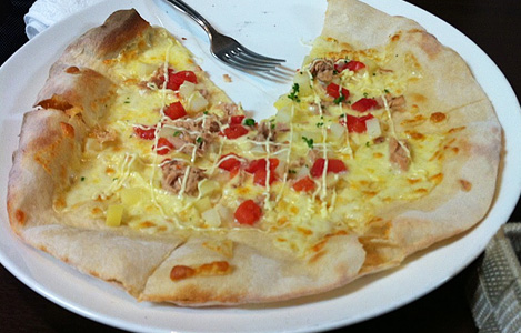 トンノの白（ツナ、ポテト、フレッシュトマトのピッツァ）