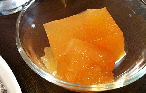 デザートにピンクグレープフルーツのゼリー